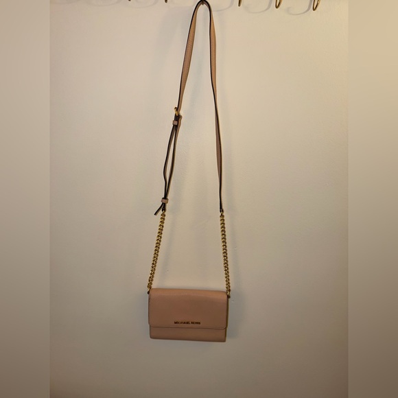 Michael Kors Blush Crossbody Bag with Gold Chain - Picture 4 of 6